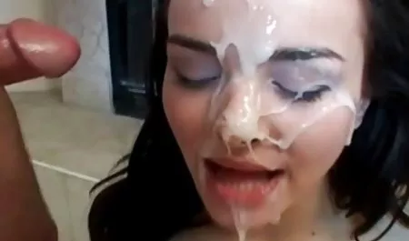 Fucks seorang gadis di lantai borwap tante indo