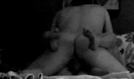 Erangan di bawah pria kulit bokep indo tante toge hitam yang kuat