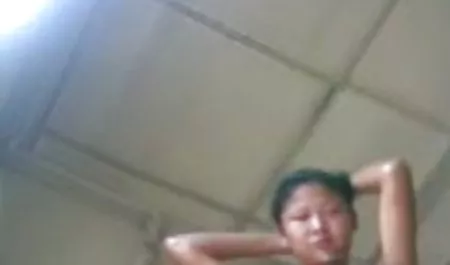 Dia video bokep janda indonesia melepas pelacur di usia