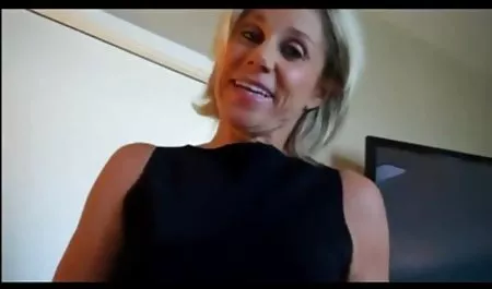 Rayuan bokep indo tante brondong seorang wanita tua