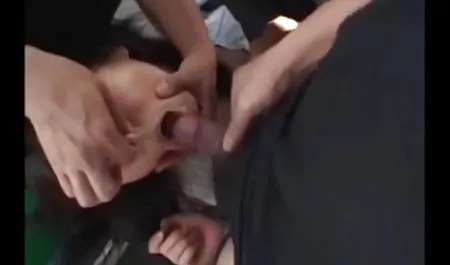 Nudis muda bercinta di balik tante indo semok batu