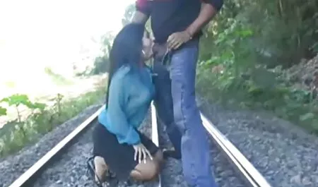 Dua pria dan seorang budak bokep indo tante toge