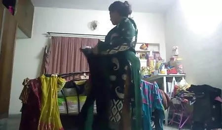Bibi Dewasa tante indonesia montok Berambut Merah