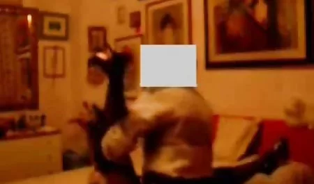 Seks bokep tante semok indo yang anggun di kamar mandi