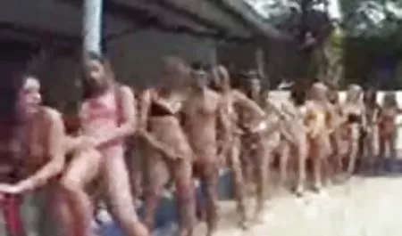Melompat pada kontol video bokep tante indonesia terbaru seperti pelacur yang buruk