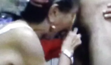 Pervert menawarkan kesepakatan kepada saudari pemeras video sex indonesia tante